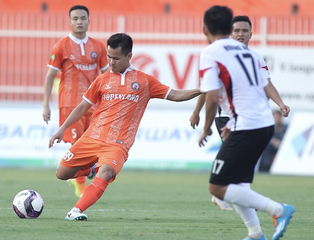 Anh Đức không thi đấu, CLB Long An vẫn thắng sốc CLB Bình Định - 4 Anh Đức không thi đấu, CLB Long An vẫn thắng sốc CLB Bình Định - 4