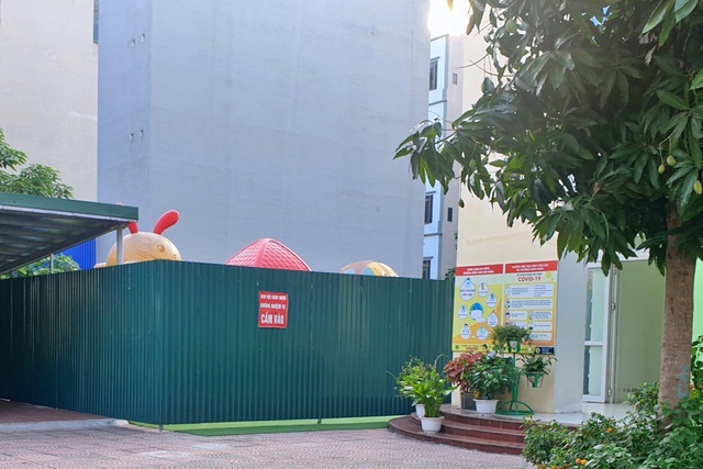 Hà Nội: Cận cảnh bức tường trường mầm non chống nạng... chi chít - 8