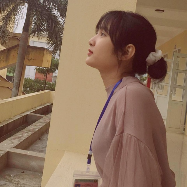 Bị chụp lén, cô giáo Thanh Hóa nổi tiếng bất thình lình vì quá xinh - 2 Bị chụp lén, cô giáo Thanh Hóa nổi tiếng bất thình lình vì quá xinh - 2