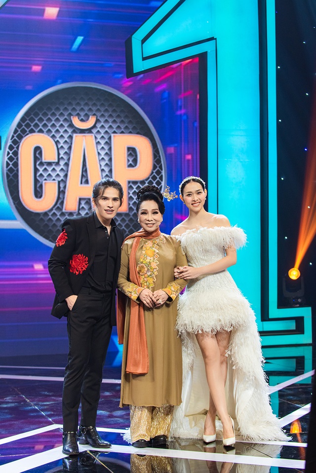 Diệp Bảo Ngọc gây ấn tượng khi xuất hiện bằng xích đu từ trên cao - 5 Diệp Bảo Ngọc gây ấn tượng khi xuất hiện bằng xích đu từ trên cao - 5