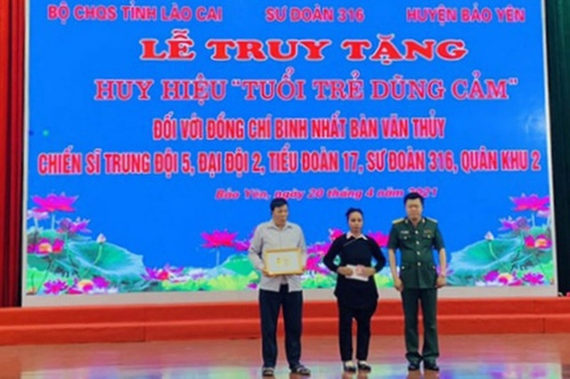 Lào Cai: Truy tặng liệt sĩ Bàn Văn Thủy huy hiệu Tuổi trẻ dũng cảm - 1 Lào Cai: Truy tặng liệt sĩ Bàn Văn Thủy huy hiệu Tuổi trẻ dũng cảm - 1