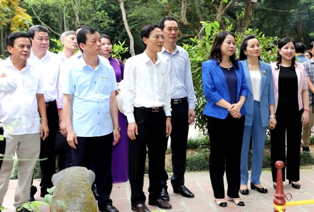 Phó Chủ tịch nước Võ Thị Ánh Xuân thăm, tặng quà gia đình chính sách - 1 Phó Chủ tịch nước Võ Thị Ánh Xuân thăm, tặng quà gia đình chính sách - 1