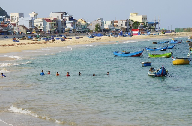Picturesque fishing village captivates visitors in Binh Dinh - 8