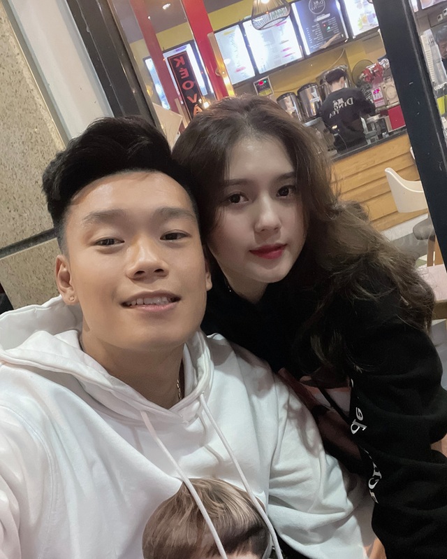 Cận cảnh nhan sắc xinh như mộng của bạn gái cầu thủ Thành Chung - 1 Cận cảnh nhan sắc xinh như mộng của bạn gái cầu thủ Thành Chung - 1