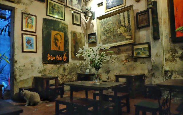 Tìm về Hà Nội xưa cũ bên những quán cà phê cổ - 5 Tìm về Hà Nội xưa cũ bên những quán cà phê cổ - 5