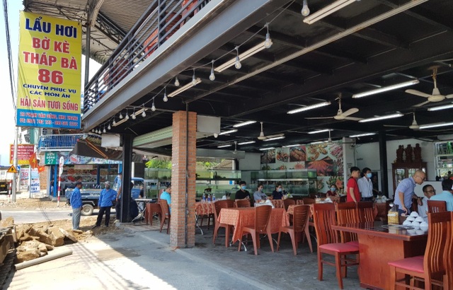 Một nhà hàng ở Nha Trang bị tố chặt chém 1,8 triệu đồng/kg ốc hương - 2