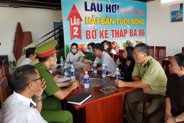 Một nhà hàng ở Nha Trang bị tố chặt chém 1,8 triệu đồng/kg ốc hương - 1 Một nhà hàng ở Nha Trang bị tố chặt chém 1,8 triệu đồng/kg ốc hương - 1