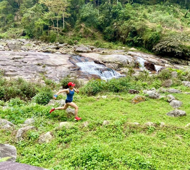 Nhà vô địch cự ly siêu marathon 70km Hà Thị Hậu: Tôi mới tập chạy mà thôi - 1