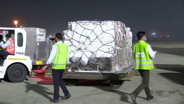 Thế giới gấp rút hỗ trợ Ấn Độ thoát bão Covid-19 - 1 Thế giới gấp rút hỗ trợ Ấn Độ thoát bão Covid-19 - 1