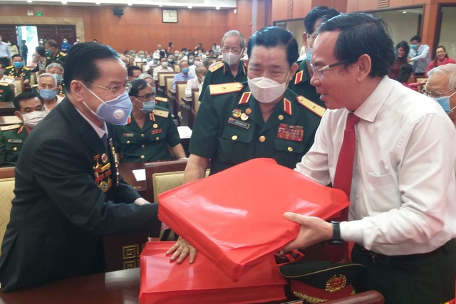 Bí thư Nguyễn Văn Nên cảm ơn những trí thức lựa chọn phụng sự tổ quốc - 1 Bí thư Nguyễn Văn Nên cảm ơn những trí thức lựa chọn phụng sự tổ quốc - 1
