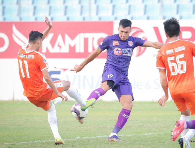 Hà Đức Chinh dự bị, đội bóng của HLV Lê Huỳnh Đức thua Sài Gòn FC - 4 Hà Đức Chinh dự bị, đội bóng của HLV Lê Huỳnh Đức thua Sài Gòn FC - 4