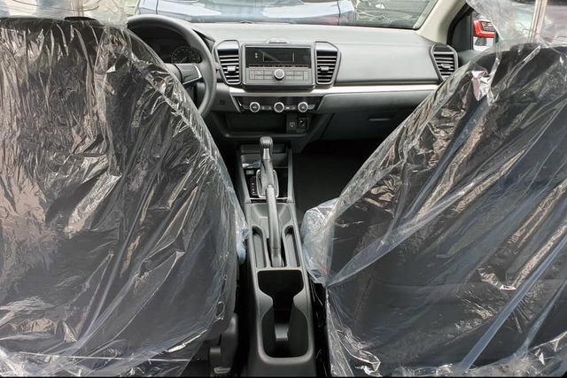 Honda City thêm phiên bản E giá 499 triệu đồng, dùng vành thép và ghế nỉ - 6 Honda City thêm phiên bản E giá 499 triệu đồng, dùng vành thép và ghế nỉ - 6