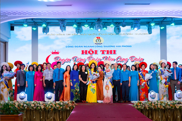Khi những nữ công nhân tự tin tỏa sáng trên sân khấu - 3 Khi những nữ công nhân tự tin tỏa sáng trên sân khấu - 3