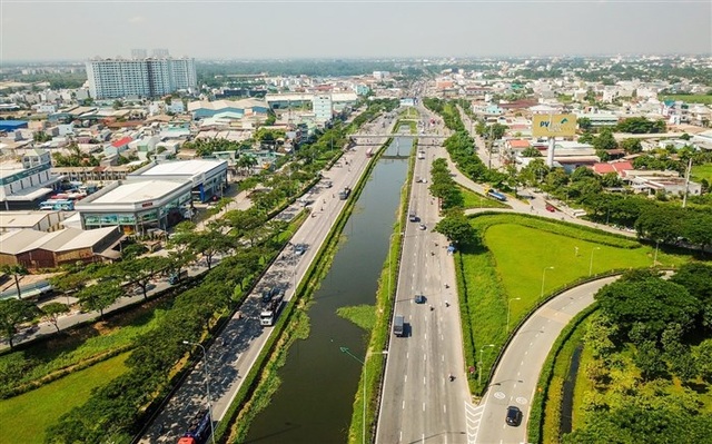 Khu Đông tăng giá chóng mặt, nhà đầu tư tìm về BĐS khu Tây? - 1 Khu Đông tăng giá chóng mặt, nhà đầu tư tìm về BĐS khu Tây? - 1