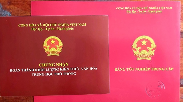 Học sinh 3 không ở trường Múa vỡ òa niềm vui được cấp bằng tốt nghiệp - 5 Học sinh 3 không ở trường Múa vỡ òa niềm vui được cấp bằng tốt nghiệp - 5