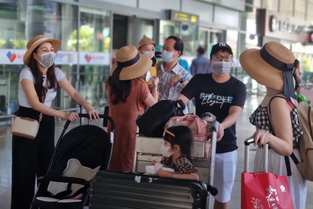 Hàng nghìn du khách đổ về du lịch, Đà Nẵng đón hơn 200 chuyến bay - 4 Hàng nghìn du khách đổ về du lịch, Đà Nẵng đón hơn 200 chuyến bay - 4