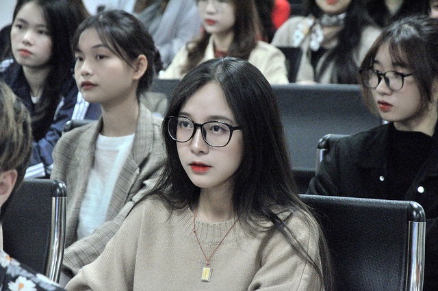 Tan chảy vì nụ cười tỏa nắng của nữ sinh ĐH Kinh tế quốc dân - 6 Tan chảy vì nụ cười tỏa nắng của nữ sinh ĐH Kinh tế quốc dân - 6