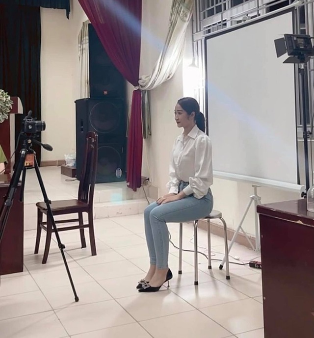 Cô giáo xinh như hot girl gây sốt mạng khi chụp ảnh căn cước công dân - 1 Cô giáo xinh như hot girl gây sốt mạng khi chụp ảnh căn cước công dân - 1