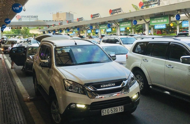 Lượng hành khách tới Tân Sơn Nhất tăng chóng mặt - 1 Lượng hành khách tới Tân Sơn Nhất tăng chóng mặt - 1
