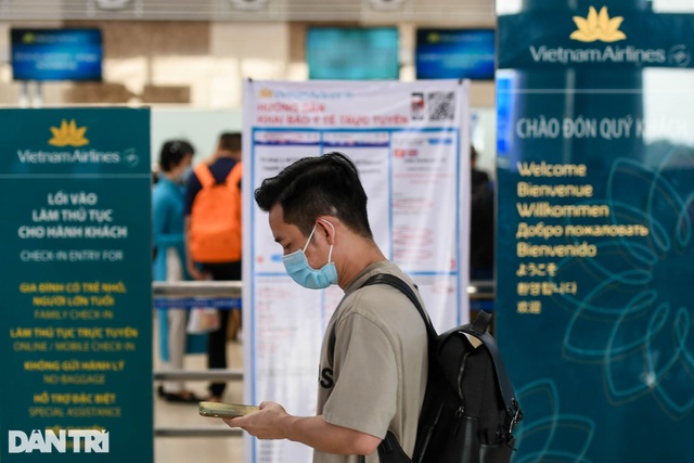 Trái với dự đoán, sân bay Nội Bài bất ngờ vắng khách do lo ngại dịch bệnh - 6