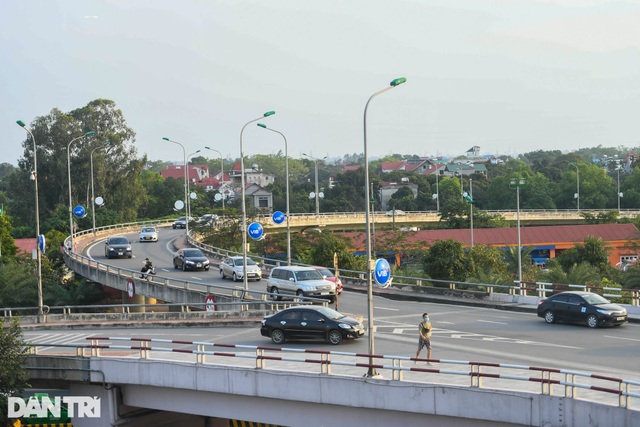 Trái với dự đoán, sân bay Nội Bài bất ngờ vắng khách do lo ngại dịch bệnh - 1