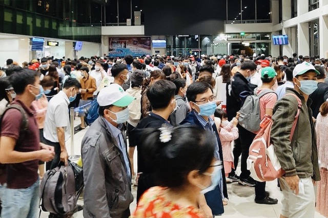 Lượng hành khách tới Tân Sơn Nhất tăng chóng mặt - 4 Lượng hành khách tới Tân Sơn Nhất tăng chóng mặt - 4