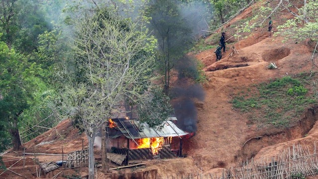 Myanmar không kích dữ dội phiến quân, dân thường tháo chạy sang Thái Lan - 1 Myanmar không kích dữ dội phiến quân, dân thường tháo chạy sang Thái Lan - 1
