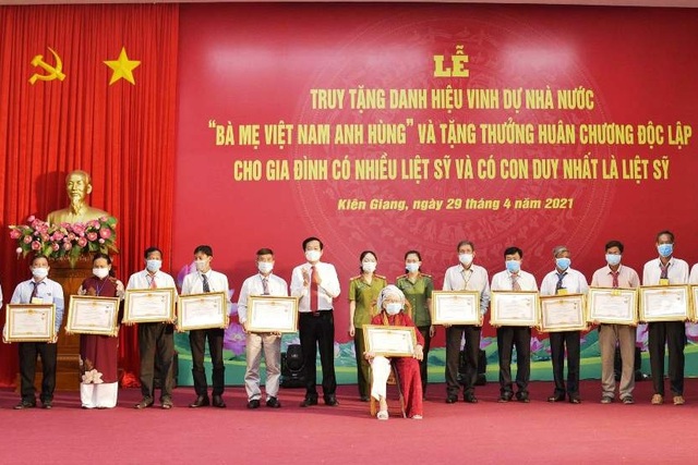 Truy tặng danh hiệu Bà mẹ Việt Nam anh hùng ở Kiên Giang - 1 Truy tặng danh hiệu Bà mẹ Việt Nam anh hùng ở Kiên Giang - 1