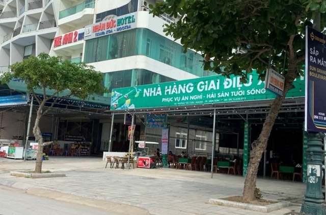 Hình ảnh khác lạ tại bãi biển Sầm Sơn trong ngày đầu nghỉ lễ - 5 Hình ảnh khác lạ tại bãi biển Sầm Sơn trong ngày đầu nghỉ lễ - 5