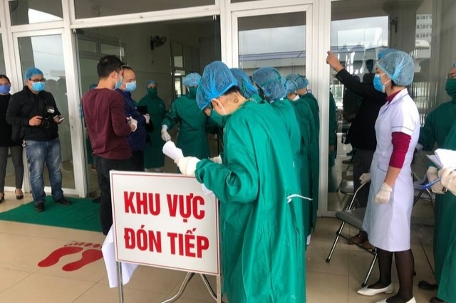 Giám đốc Sở Y tế Hải Phòng bị phê bình vì chậm trễ mua thiết bị phòng dịch - 1 Giám đốc Sở Y tế Hải Phòng bị phê bình vì chậm trễ mua thiết bị phòng dịch - 1