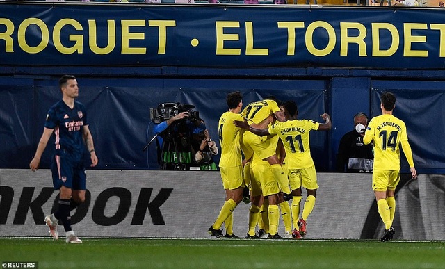 Arsenal gục ngã trước Villarreal trong trận cầu mưa thẻ phạt - 6 Arsenal gục ngã trước Villarreal trong trận cầu mưa thẻ phạt - 6