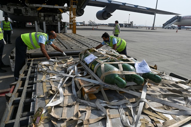 Cận cảnh máy bay vận tải Mỹ chuyển hàng cứu Ấn Độ thoát bão Covid-19 - 9