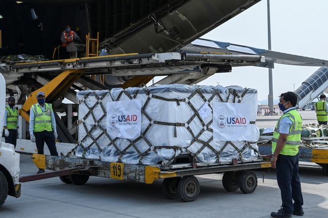 Cận cảnh máy bay vận tải Mỹ chuyển hàng cứu Ấn Độ thoát bão Covid-19 - 10