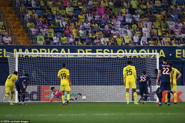 Arsenal gục ngã trước Villarreal trong trận cầu mưa thẻ phạt - 14 Arsenal gục ngã trước Villarreal trong trận cầu mưa thẻ phạt - 14