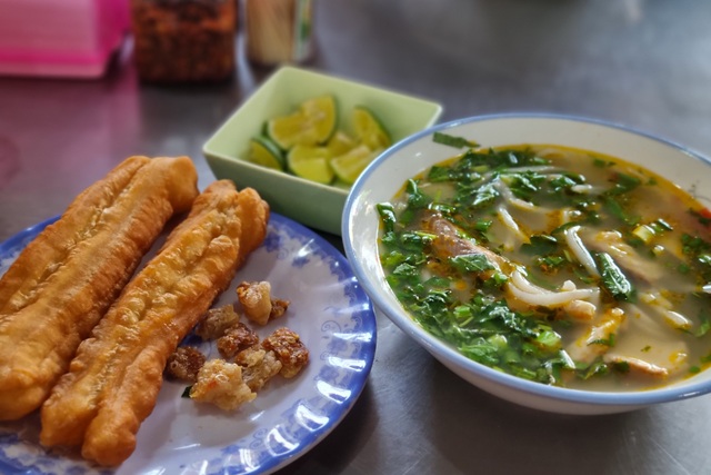Quán bánh canh cá lóc vùng ven Đà Nẵng, mỗi sáng bán 350 tô - 6