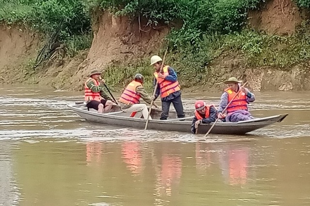 Nỗ lực tìm kiếm người đàn ông mất tích, nghi bị nước cuốn trôi - 1 Nỗ lực tìm kiếm người đàn ông mất tích, nghi bị nước cuốn trôi - 1