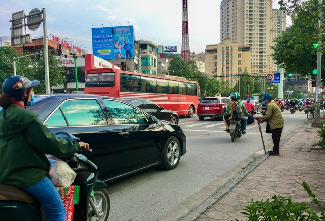 Cái bang kiếm ăn ở Hà Nội: Liệu lòng tốt có được đặt đúng chỗ? - 7 Cái bang kiếm ăn ở Hà Nội: Liệu lòng tốt có được đặt đúng chỗ? - 7