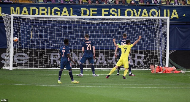Arsenal gục ngã trước Villarreal trong trận cầu mưa thẻ phạt - 4