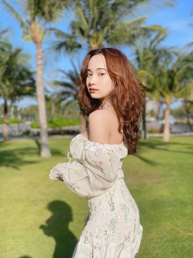 Vẻ đẹp ngọt ngào của nữ sinh Kinh tế khiến dân mạng tan chảy - 9 Vẻ đẹp ngọt ngào của nữ sinh Kinh tế khiến dân mạng tan chảy - 9