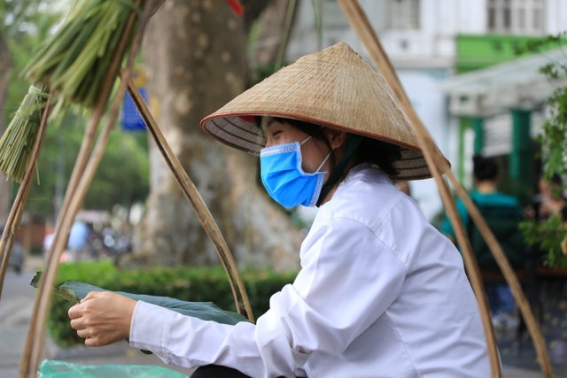 Người lao động tự do miệt mài mưu sinh trong ngày Quốc tế lao động - 5 Người lao động tự do miệt mài mưu sinh trong ngày Quốc tế lao động - 5