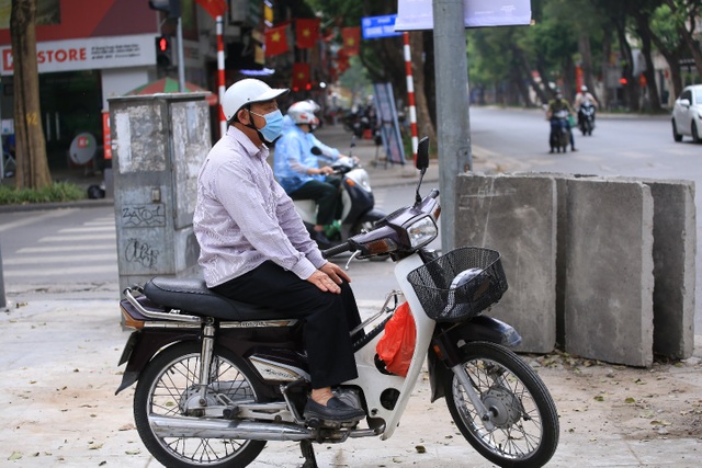 Người lao động tự do miệt mài mưu sinh trong ngày Quốc tế lao động - 7 Người lao động tự do miệt mài mưu sinh trong ngày Quốc tế lao động - 7