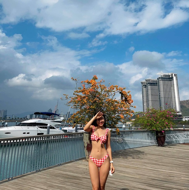 Hội gái xinh yêu cầu thủ Việt khoe dáng nóng bỏng với bikini - 20