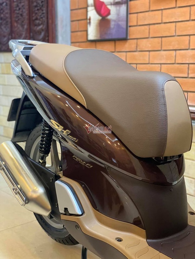 Honda SH 2008 màu sôcôla giá hơn 250 triệu đồng gây sốt - 5 Honda SH 2008 màu sôcôla giá hơn 250 triệu đồng gây sốt - 5