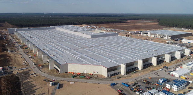 Ông lớn Tesla báo lãi kỷ lục, hé lộ ảnh nhà máy tại Đức, Mỹ, Trung Quốc - 1 Ông lớn Tesla báo lãi kỷ lục, hé lộ ảnh nhà máy tại Đức, Mỹ, Trung Quốc - 1