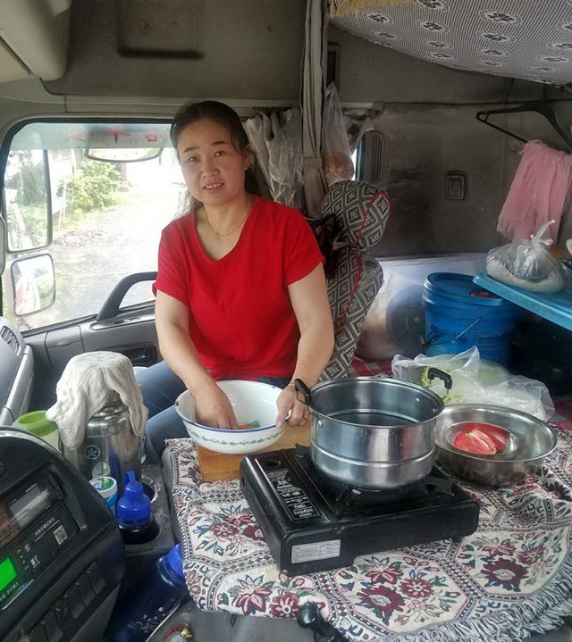 Người phụ nữ 18 năm sống cùng chồng trên xe tải - 3 Người phụ nữ 18 năm sống cùng chồng trên xe tải - 3
