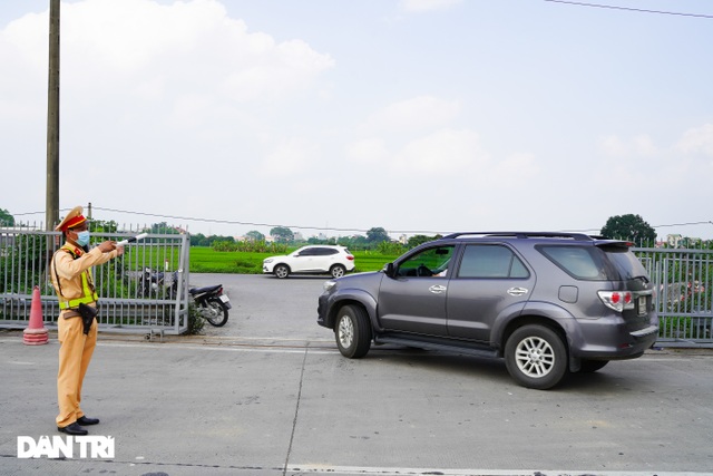 Hàng vạn người nườm nượp đổ về Thủ đô khi chưa hết kỳ nghỉ lễ - 8 Hàng vạn người nườm nượp đổ về Thủ đô khi chưa hết kỳ nghỉ lễ - 8