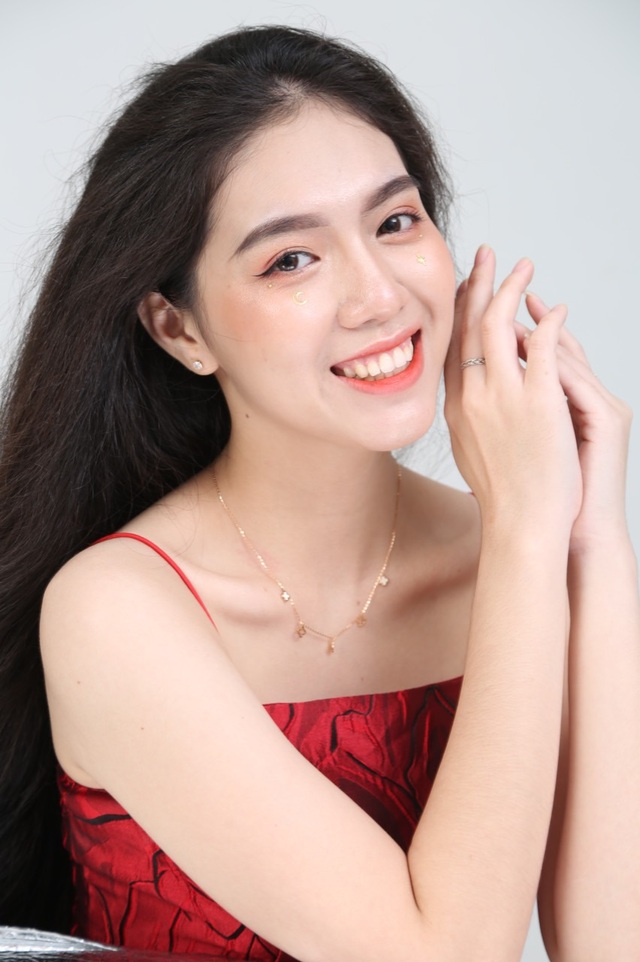 Tân Hoa khôi ĐH Tôn Đức Thắng cao 1m72, sở hữu mái tóc dài thướt tha - 10 Tân Hoa khôi ĐH Tôn Đức Thắng cao 1m72, sở hữu mái tóc dài thướt tha - 10