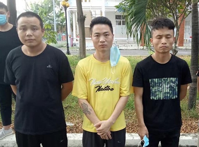 Truy tìm 2 người Trung Quốc trốn khỏi khu cách ly tại TPHCM - 3 Truy tìm 2 người Trung Quốc trốn khỏi khu cách ly tại TPHCM - 3