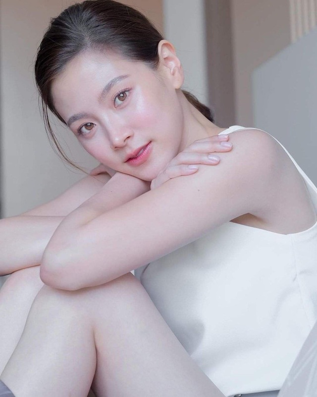 Mê mẩn vẻ ngoài diễm lệ của minh tinh đẹp nhất xứ Chùa Vàng