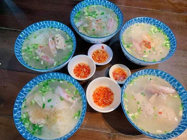 The owner of Phu Quoc noodle shop revealed a strange name and secret to selling 200 bowls / hour - 1